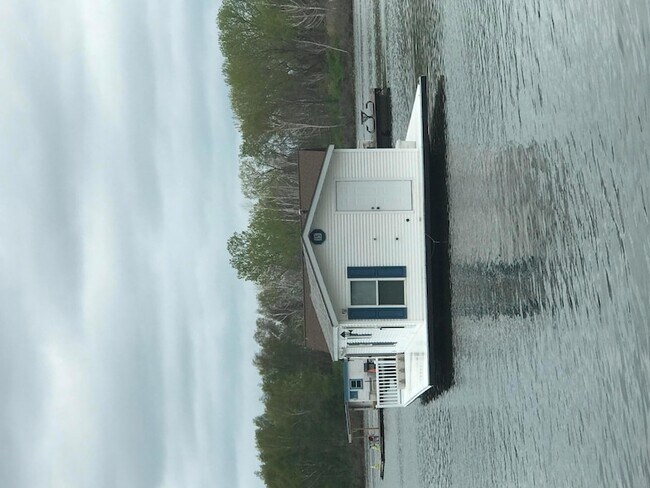 Building Photo - 601 S Seas Dr