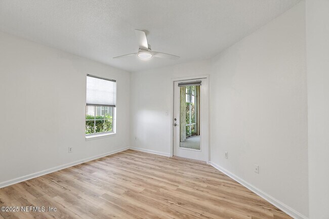 Building Photo - 900 Ironwood Dr