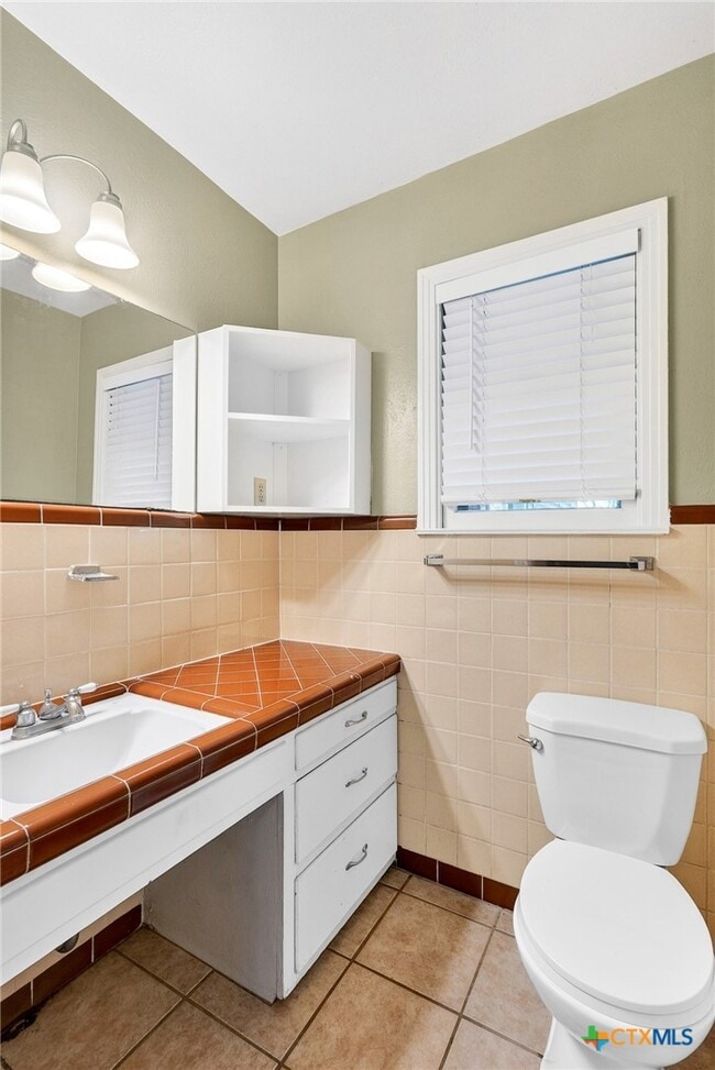 Building Photo - 1801 S 47th St