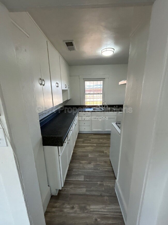 Building Photo - 116 Princeton Dr SE