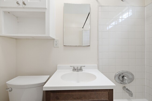 Building Photo - 612 E 87th St