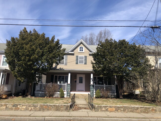 Primary Photo - 74 E Church St