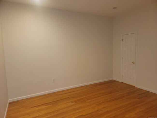 Building Photo - 1094 Main St