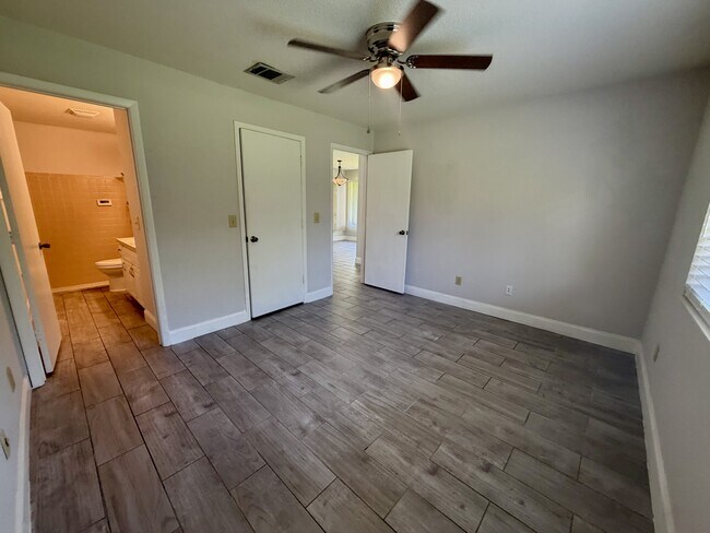 Building Photo - 1590 SE Dewberry Ct