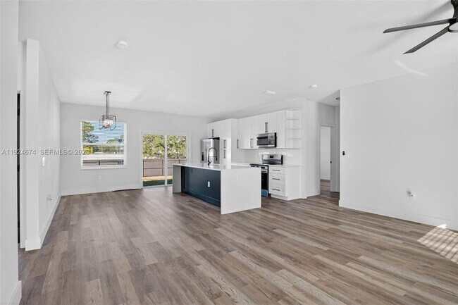 Building Photo - 710 Bedford Point Ave