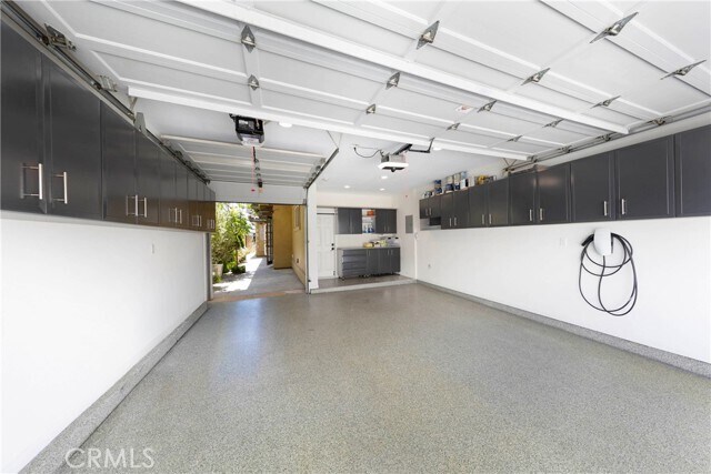 Building Photo - 515 Begonia Ave