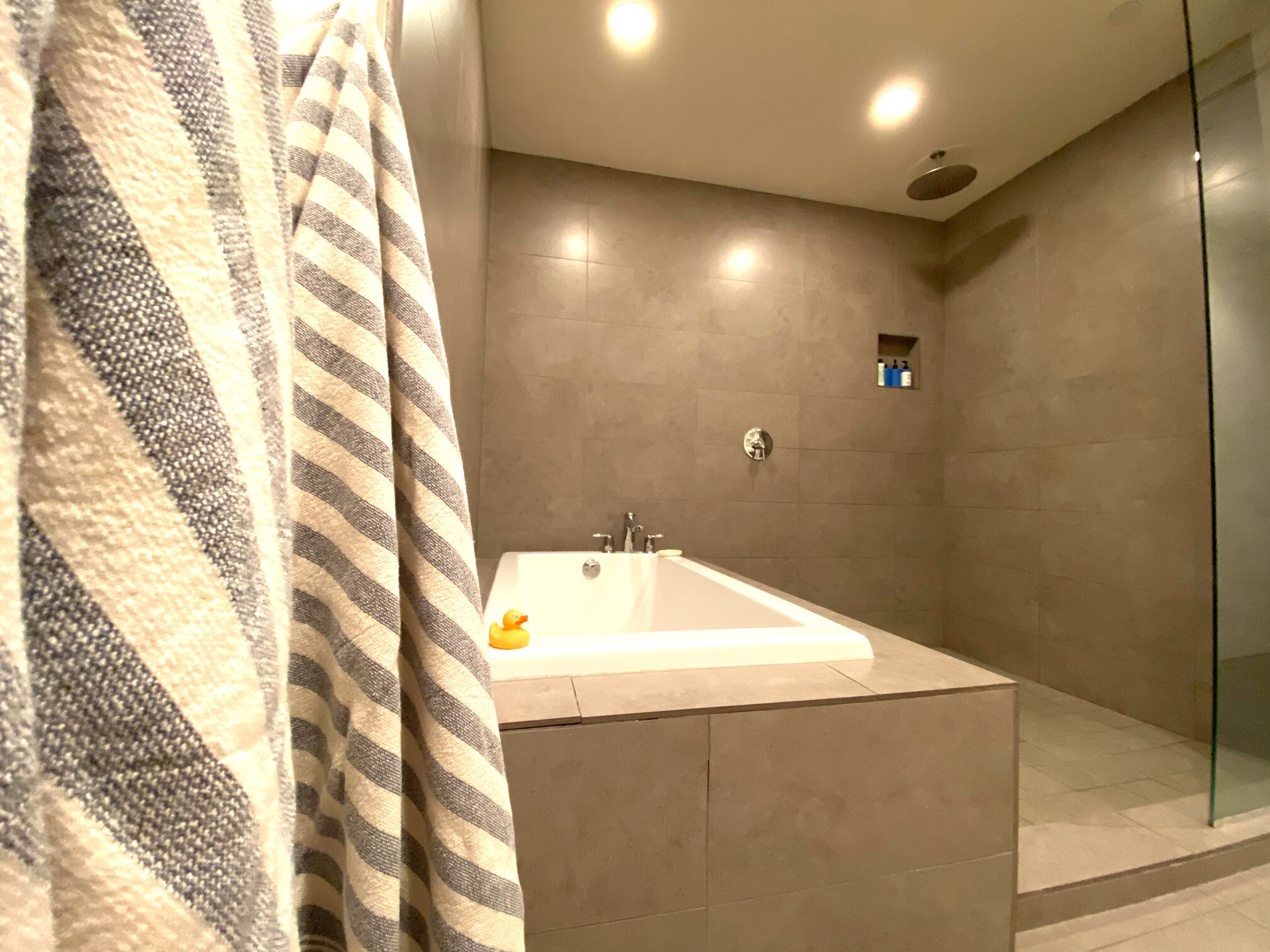 Primary bath - 6001 Carlton Way