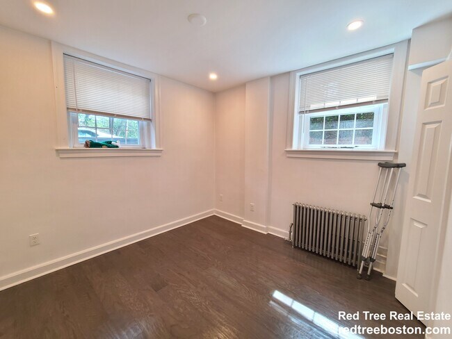 Building Photo - 67 Wyman St