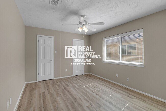 Building Photo - Charming Sugar Land Home: Modern Comfort & Great Location