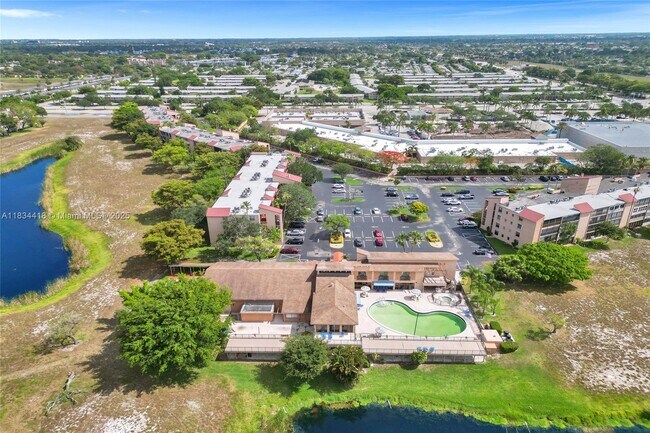 Building Photo - 370 NW 76th Ave