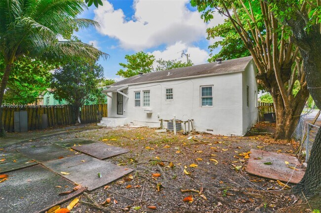 Building Photo - 1250 NW 43rd St