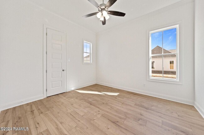 Building Photo - 128 Oak Village Dr