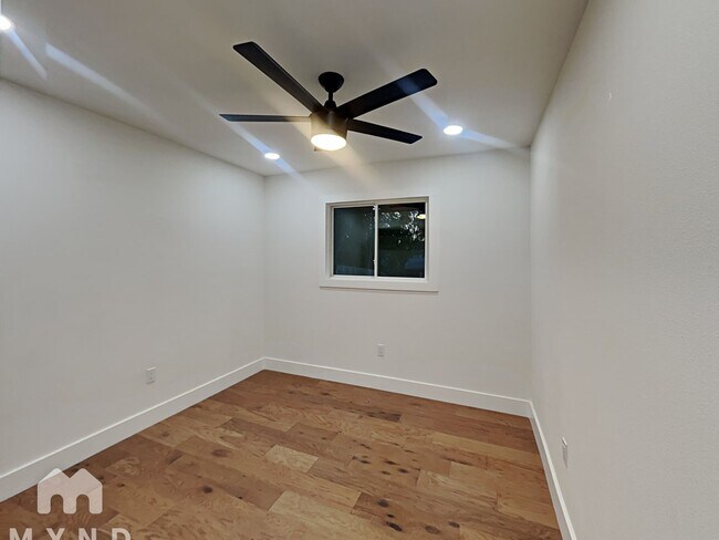 Building Photo - 1603 Rutland Dr