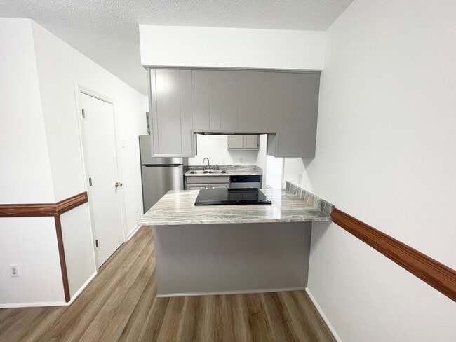 Building Photo - 209 Oakwood Ln