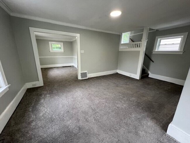 Building Photo - Charming 3 bedroom house