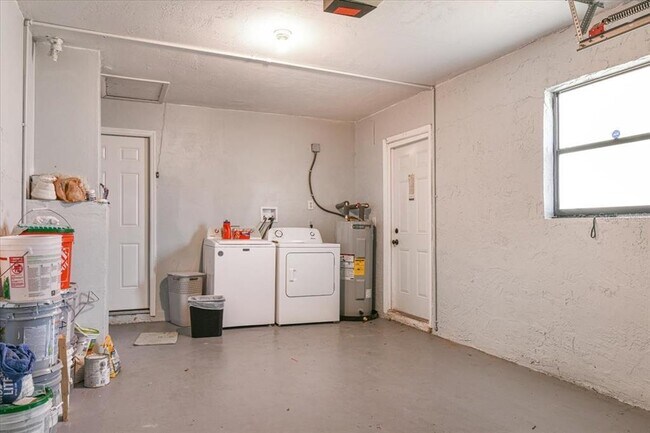 Building Photo - 1003 Engman St