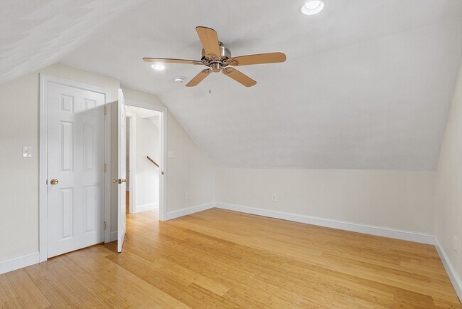 Building Photo - 17 Parker St