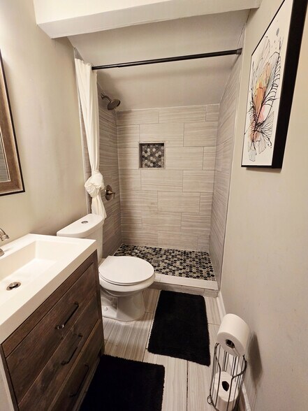 Building Photo - Room in House on Oldknow Dr NW