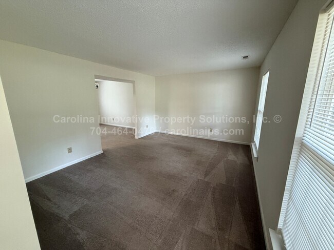 Building Photo - 10722 Roxbury Ct