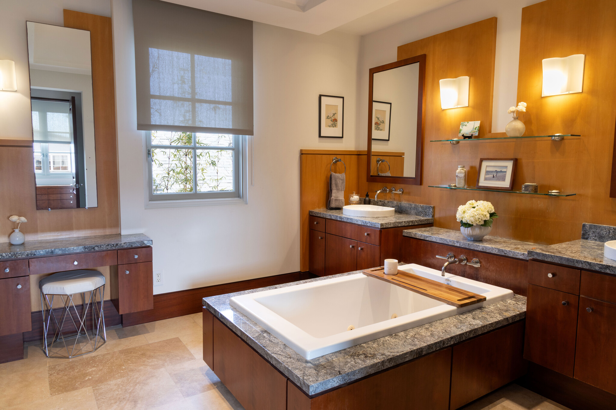 Master bathroom - 207 Via Jucar