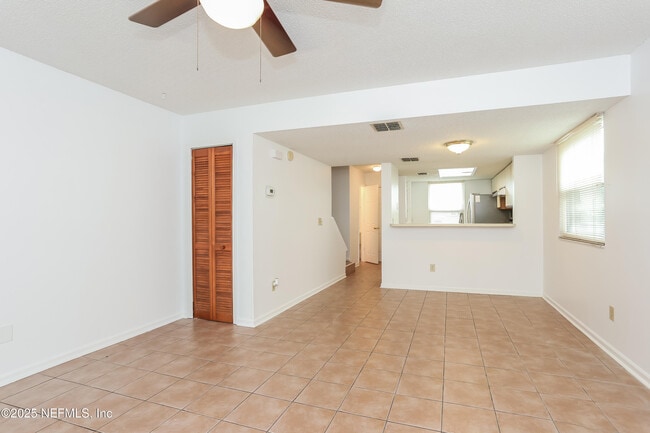 Building Photo - 844 7th Ave S