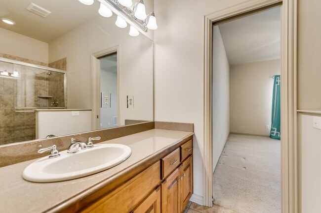 Building Photo - Gorgeous Custom Home on a private 1 acre l...