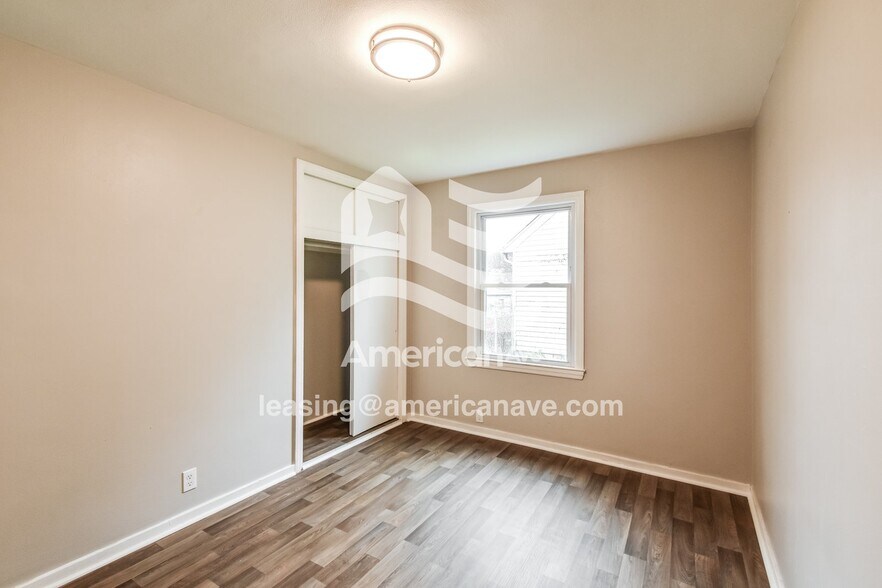 Building Photo - 5382 W Leon Terrace