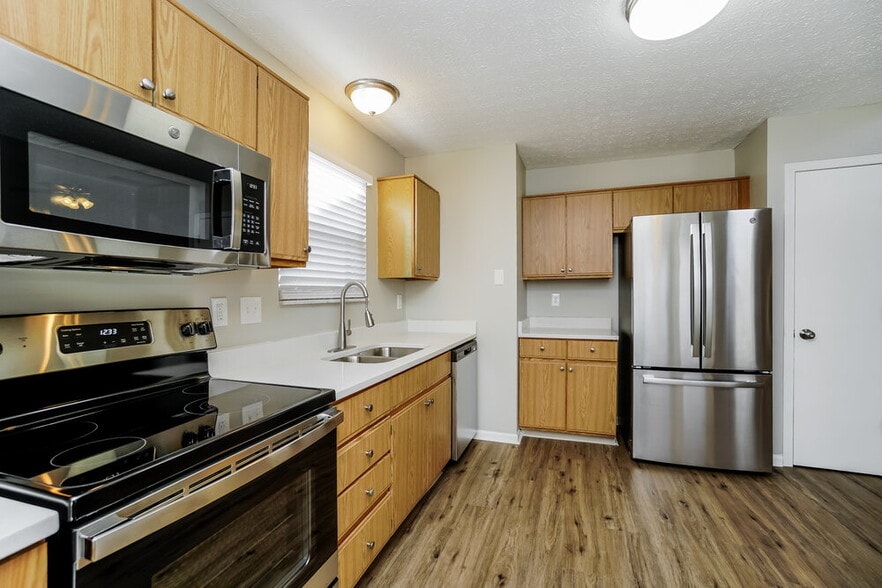 Building Photo - 5655 Dashshund Ct