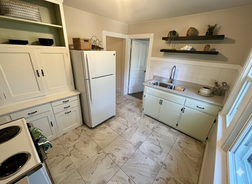 Building Photo - 3374 S Indiana Ave