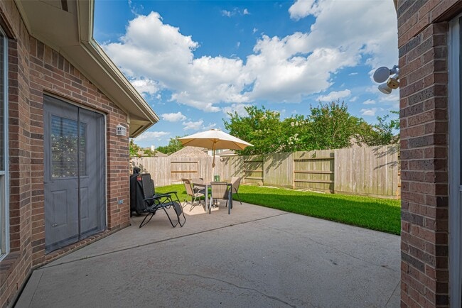 Building Photo - 2347 Golden Shores Ln