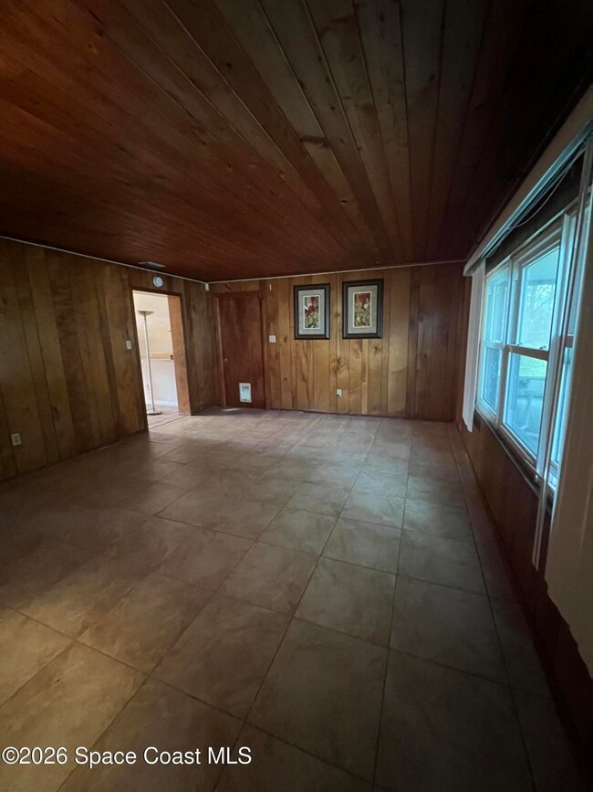 Building Photo - 304 Crown Blvd