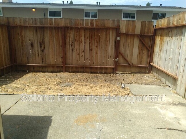 Building Photo - 1910 Grande Cir