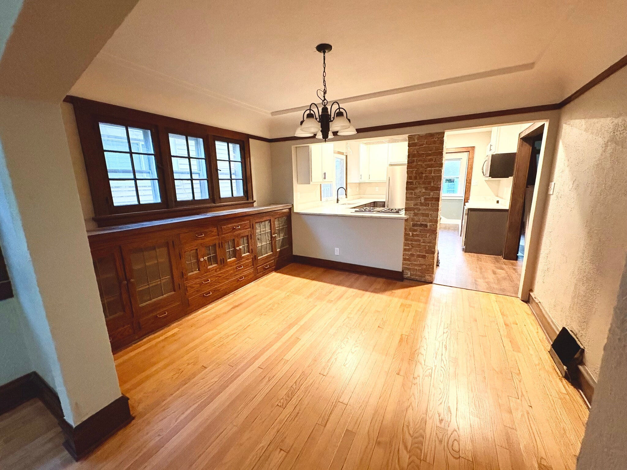 Building Photo - 861 S 75th St