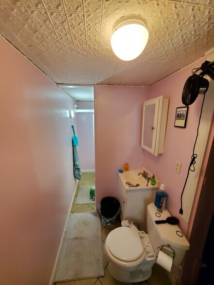 Building Photo - 305 Rindge Ave