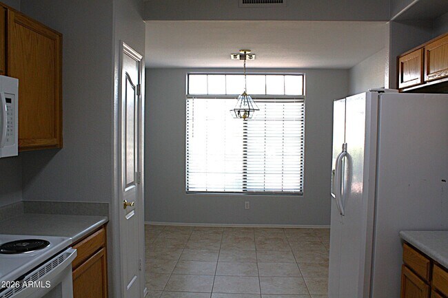 Building Photo - 13232 W Desert Ln