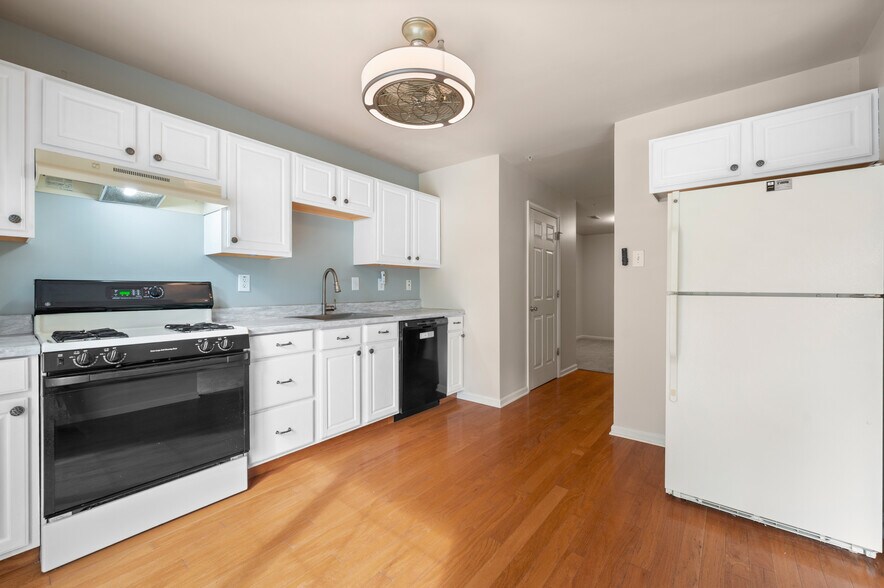 Building Photo - 1408 Black Walnut Dr