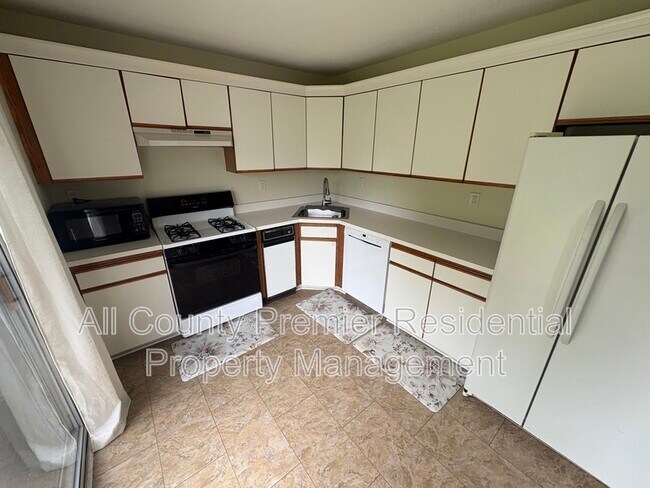 Building Photo - 3605 Pinhorn Dr