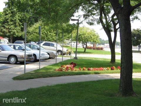 Building Photo - South Colony Place I