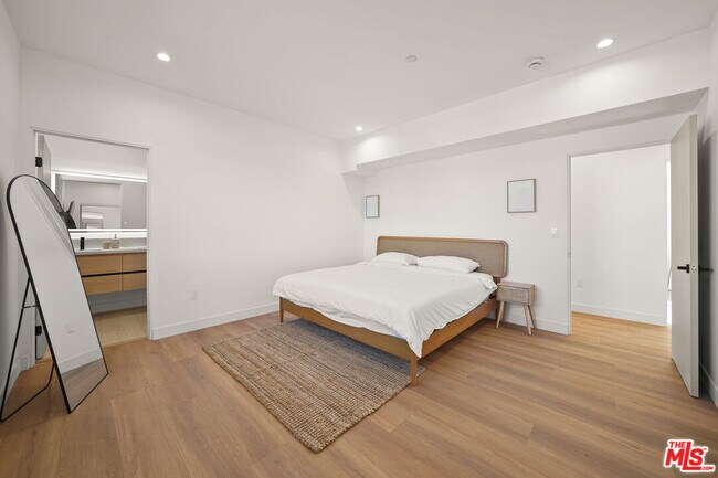 Building Photo - 13692 Erwin St