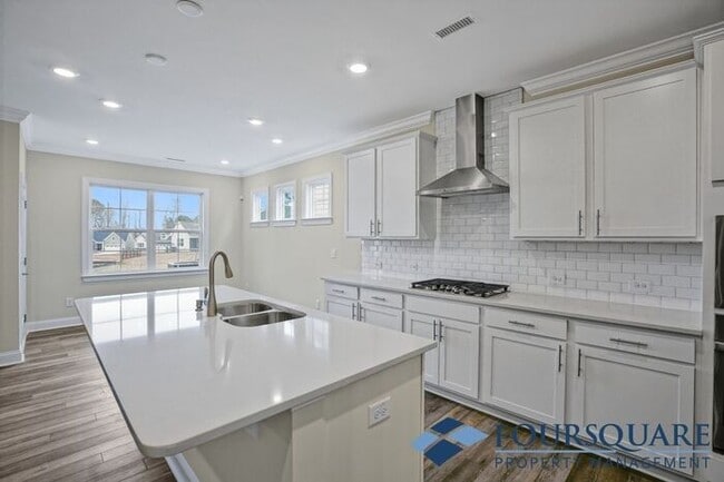 Building Photo - Charming 3-Bed Ranch Home with Modern Kitc...