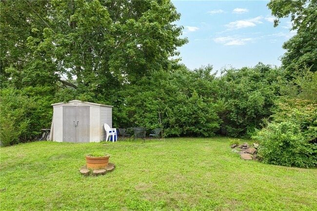 Building Photo - 113 Maple Ave