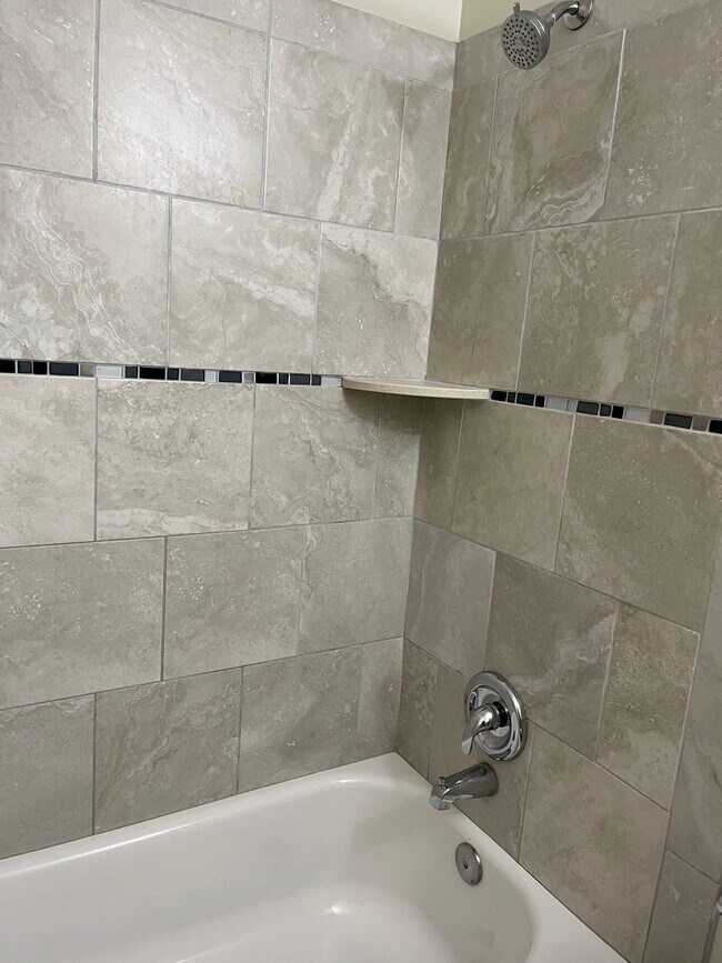 Building Photo - 2 Wimbledon Ln