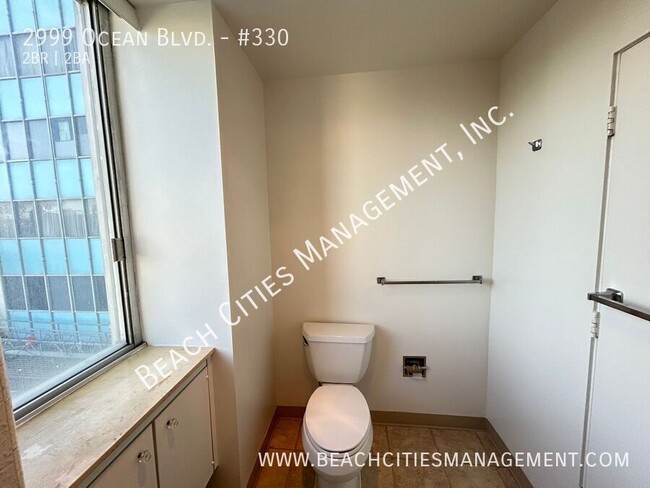 Building Photo - Large, Pet-Friendly Condo with Ocean Views...