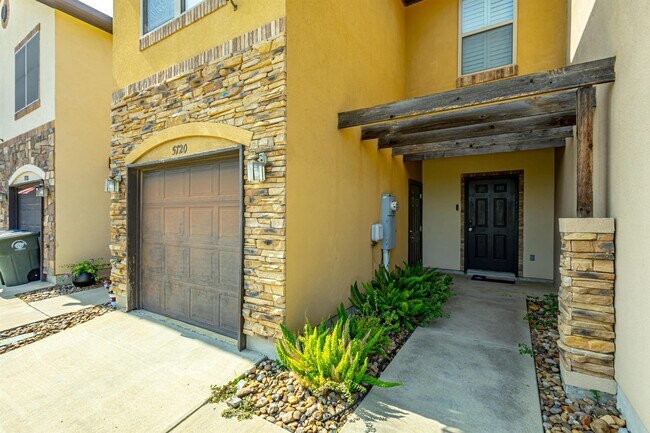 Building Photo - 5720 Montevista Dr