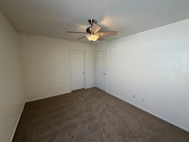 Building Photo - Great 3 Bedroom Home in Gated Community!