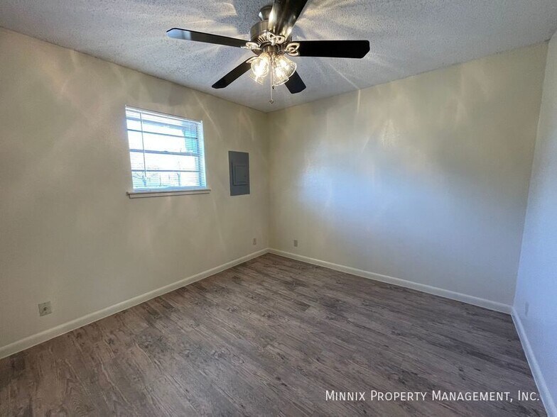 Building Photo - 500 4th Ave