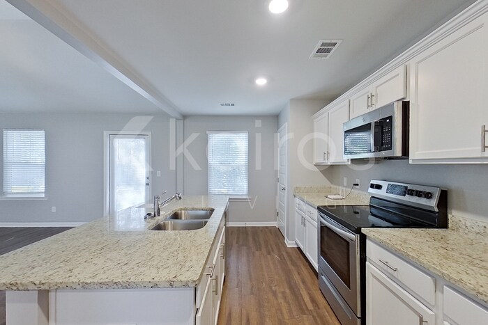 Building Photo - 203 Western Red Cedar Dr