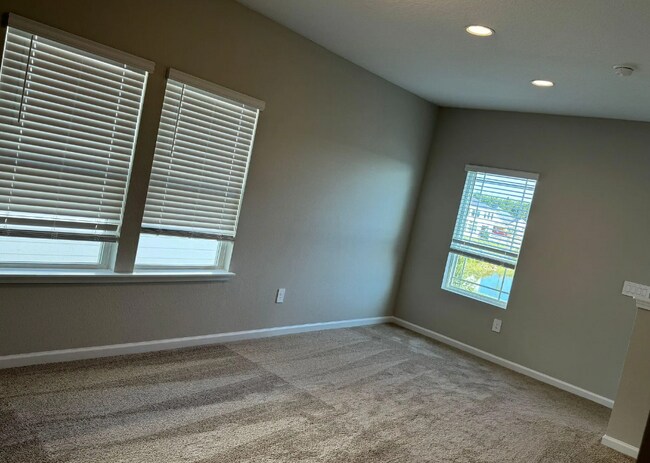 Building Photo - 657 Silver Landing Dr