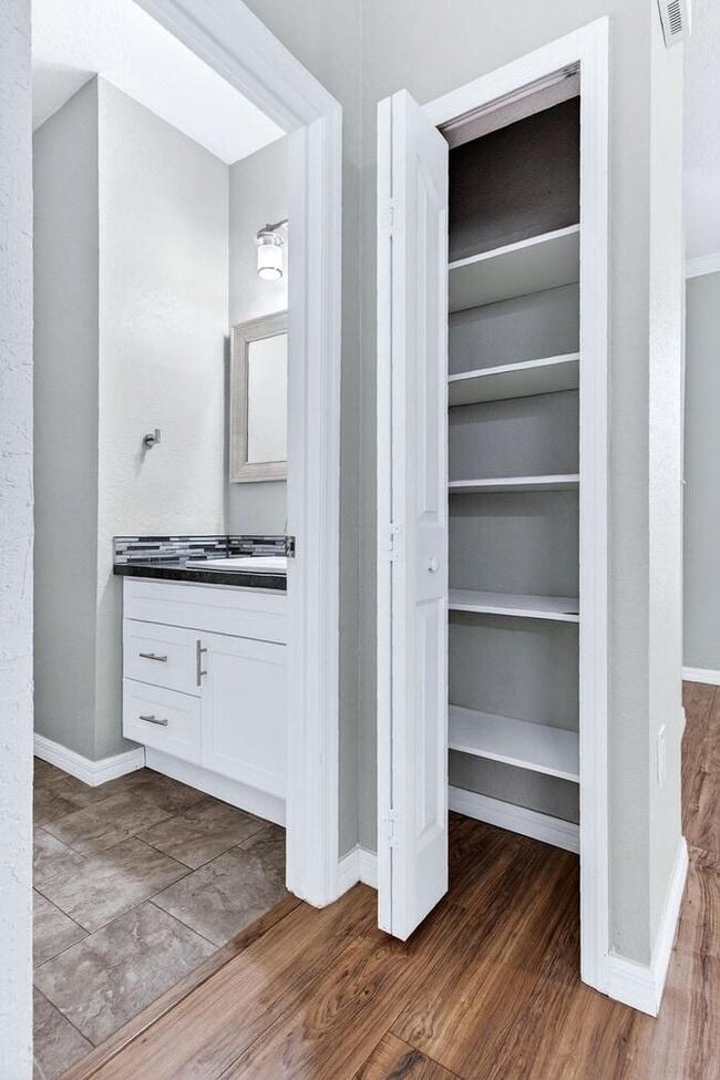 Building Photo - Immaculately updated 3/2.5 Three-Story Maitland Condo in Visconti!