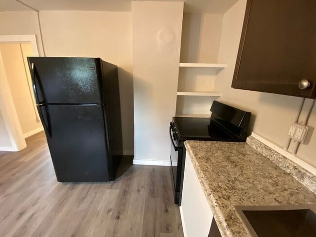 Building Photo - Newly Renovated One Bedroom in Elizabeth Park
